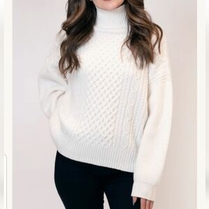 Lyla & Luxe Sweater